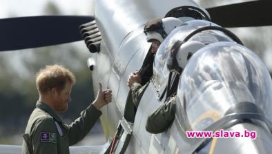 Принц Хари подновява лиценза си за пилот