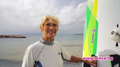 82-годишна гъркиня е най-възрастната сърфистка в света