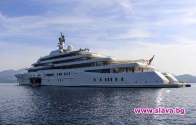 Първи снимки на яхтата на Абрамович, най-скъпата в света