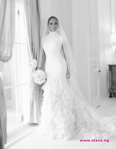 Ексклузивен поглед към сватбената рокля на Дженифър Лопес