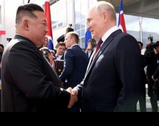 Пхенян посрещна Путин с грандиозна церемония