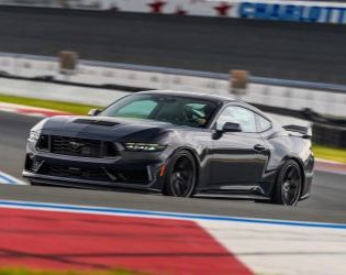 Сегашният Mustang с V-8 не е задължително да бъде последният: Ford