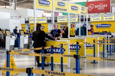 Пътници на Ryanair се възмущават от „нелепото“ ново правило за качване на борда