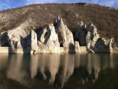 На царски лов за самодиви и скални замъци по българската Амазонка: Тайната парола Шерба