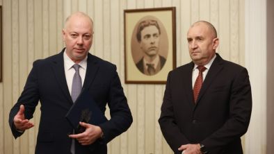 Законът за въвеждане на еврото е подписан от президента и там пише датата: Желязков