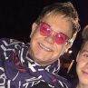 Елтън Джон подкрепи Бруклин и Николa, рискувайки 30-годишното си приятелство с Бекъмови