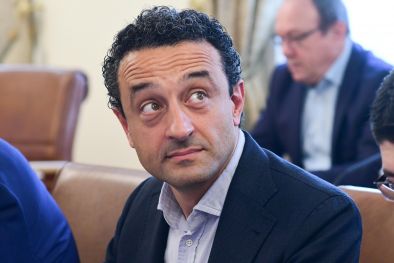 Смях: Според мен единственият достоен да смени Киро Духовното унищожаване е депутатът Ролер