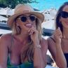 Катя Роуз и Ивайла Бакалова блестят в Гърция, но роклята на Роуз привлече всички погледи