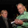 Любен Дилов-син дава автограф на писателката Милена Фучеджиева по време на премиерата на книгата