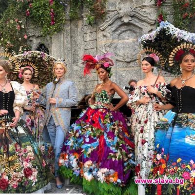 Dolce&Gabbana облече Наоми и майката на Илън Мъск